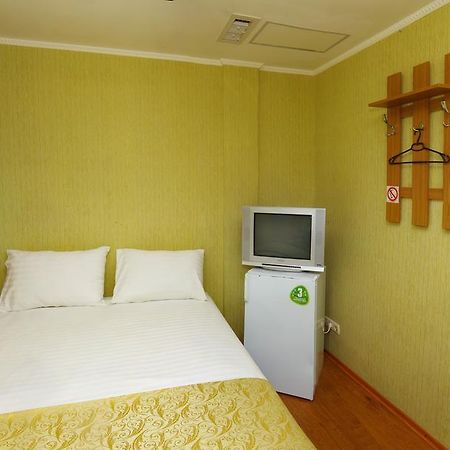 Tokyo Star Economy Hotel Odessa Exterior foto