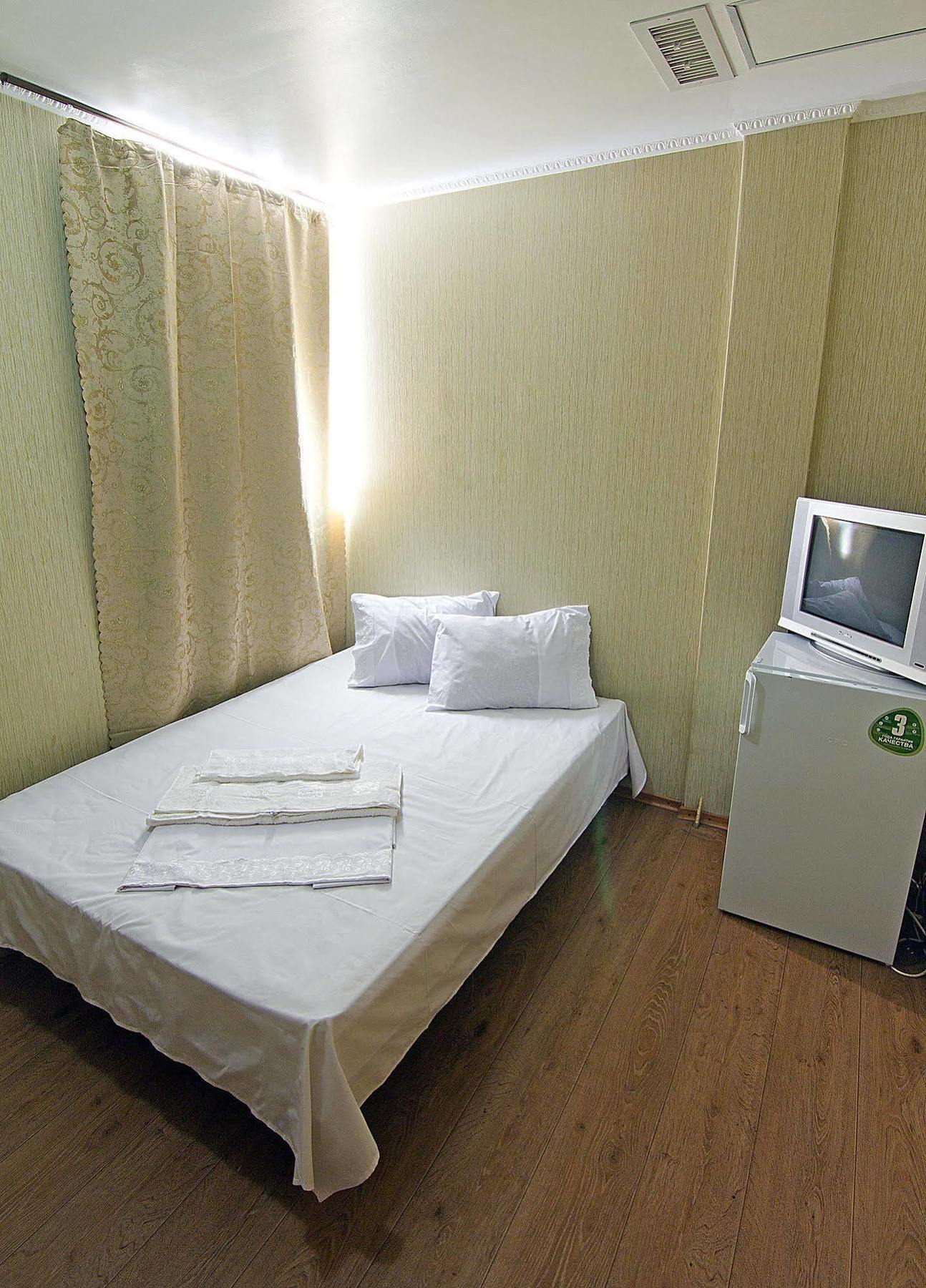 Tokyo Star Economy Hotel Odessa Exterior foto