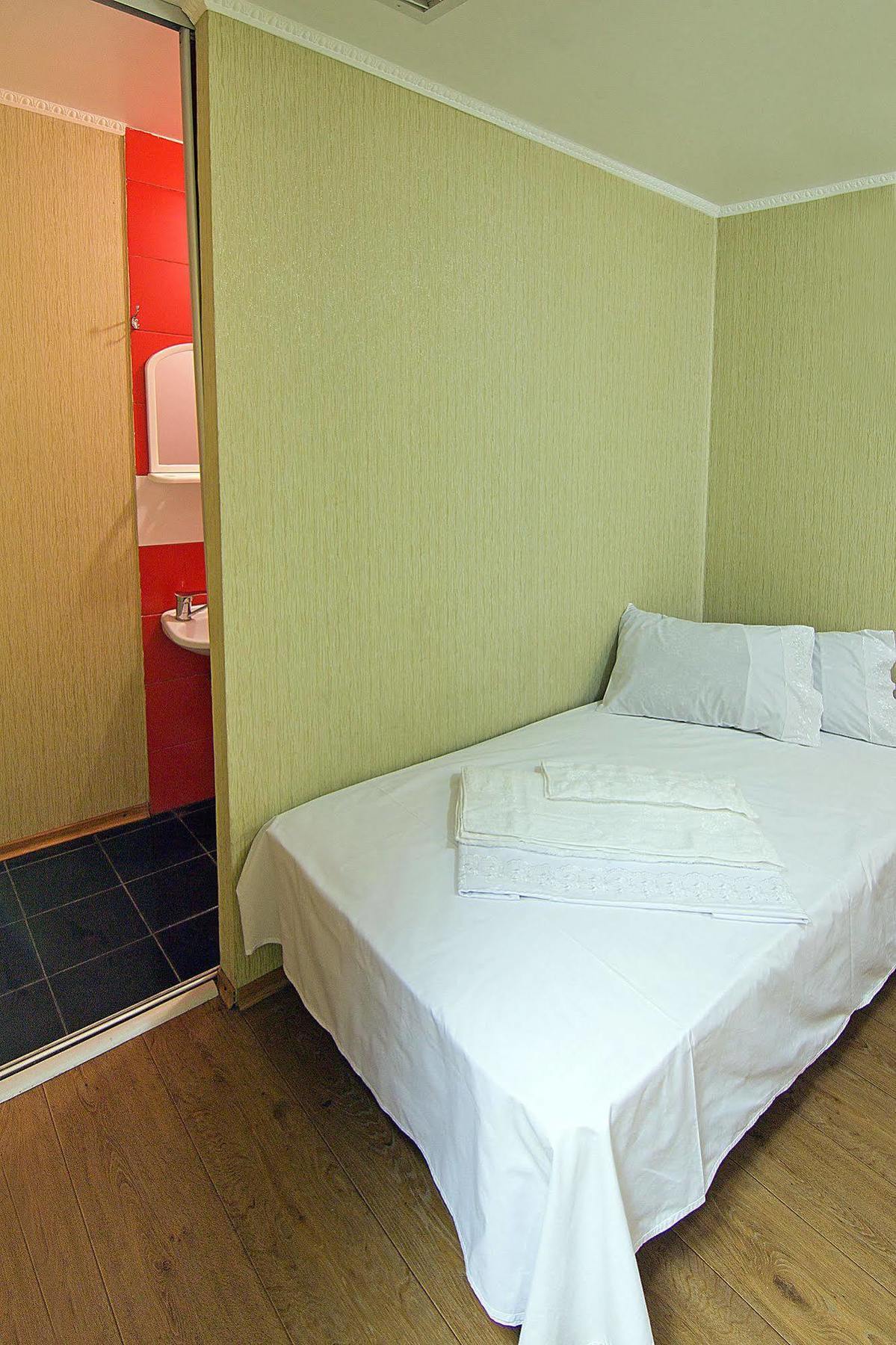 Tokyo Star Economy Hotel Odessa Exterior foto